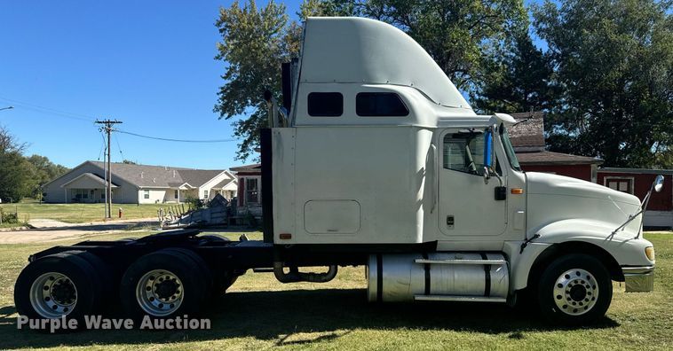 image for item DV2833 2007 International  9400i semi truck