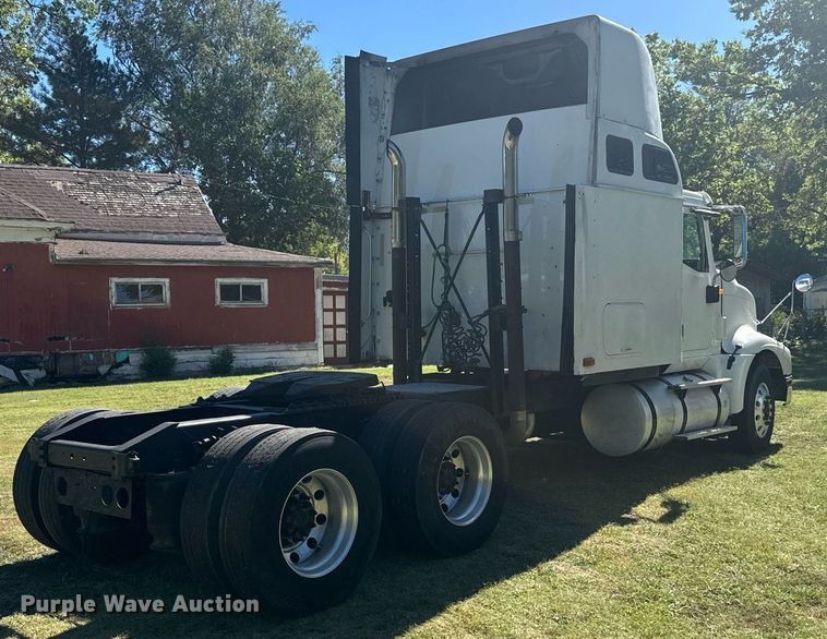 image for item DV2833 2007 International  9400i semi truck