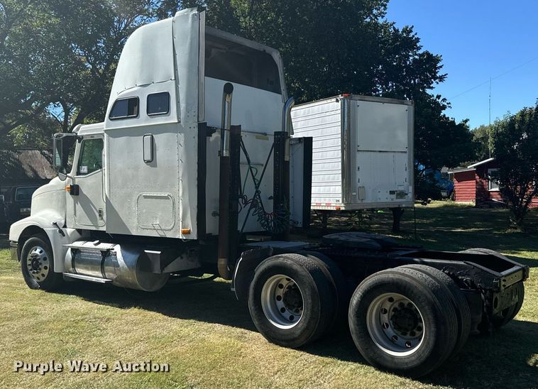 image for item DV2833 2007 International  9400i semi truck