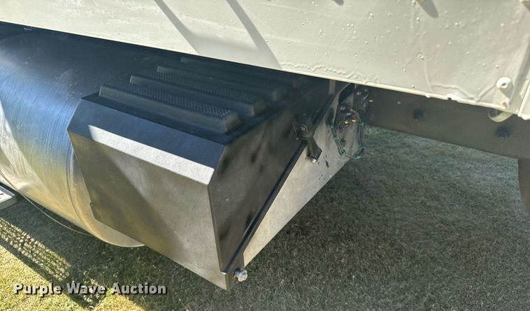 image for item DV2833 2007 International  9400i semi truck