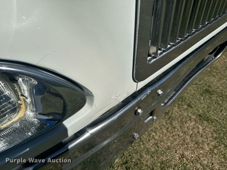 image for item DV2833 2007 International  9400i semi truck