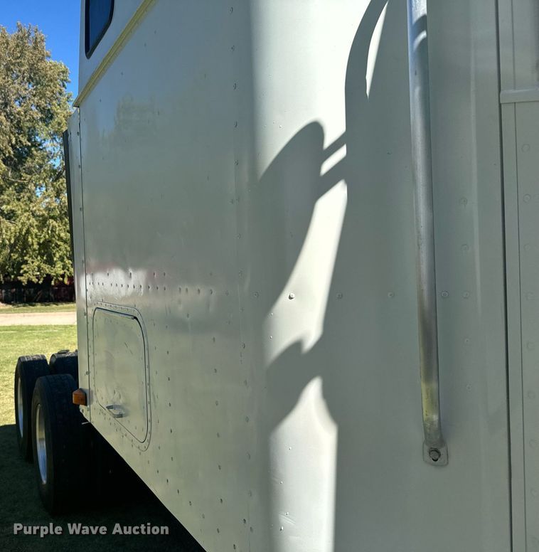 image for item DV2833 2007 International  9400i semi truck