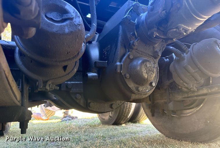 image for item DV2833 2007 International  9400i semi truck