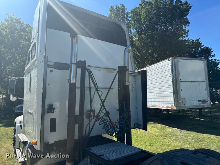 image for item DV2833 2007 International  9400i semi truck