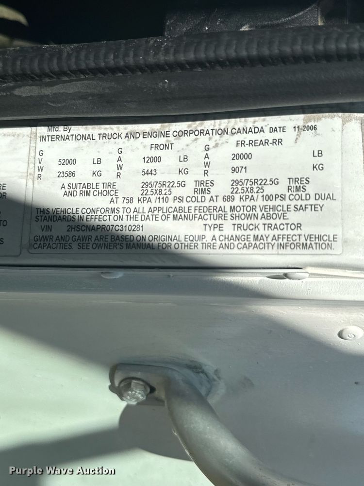 image for item DV2833 2007 International  9400i semi truck