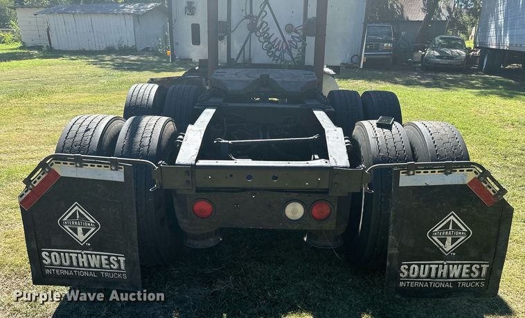 image for item DV2833 2007 International  9400i semi truck