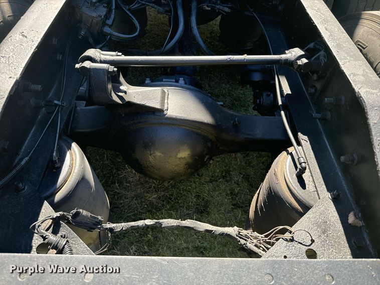 image for item DV2833 2007 International  9400i semi truck