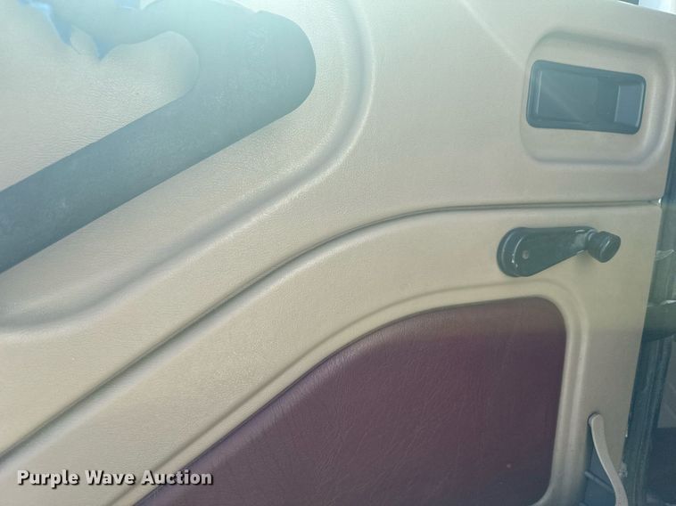 image for item DV2833 2007 International  9400i semi truck