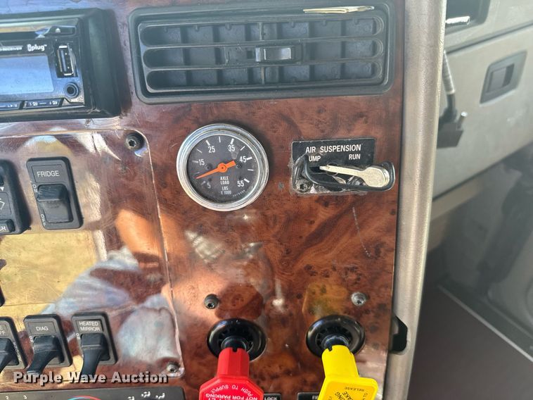 image for item DV2833 2007 International  9400i semi truck