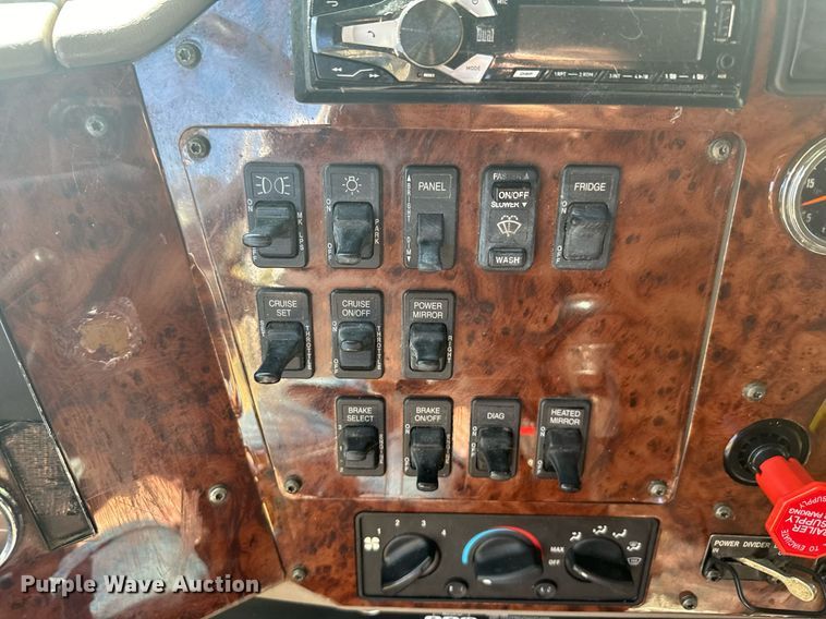 image for item DV2833 2007 International  9400i semi truck