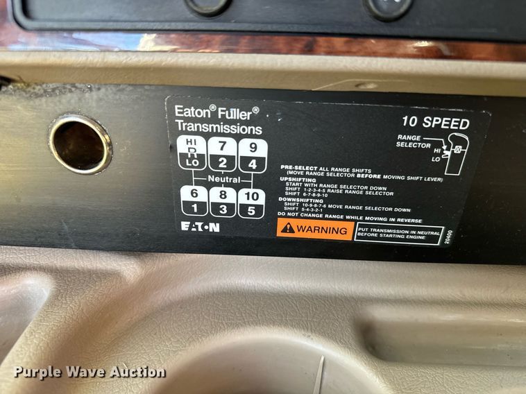 image for item DV2833 2007 International  9400i semi truck