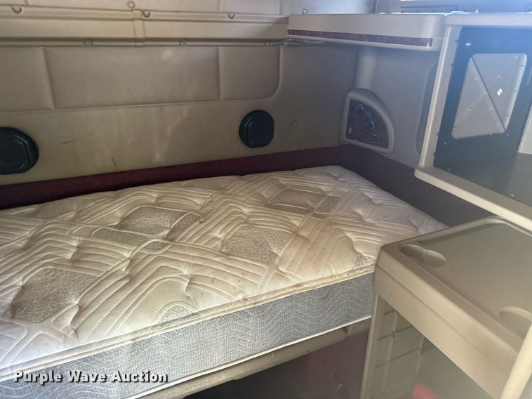 image for item DV2833 2007 International  9400i semi truck