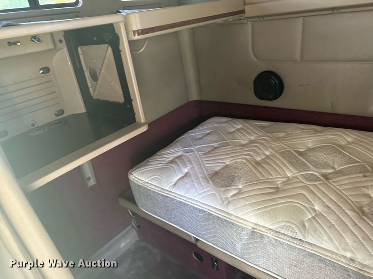 image for item DV2833 2007 International  9400i semi truck