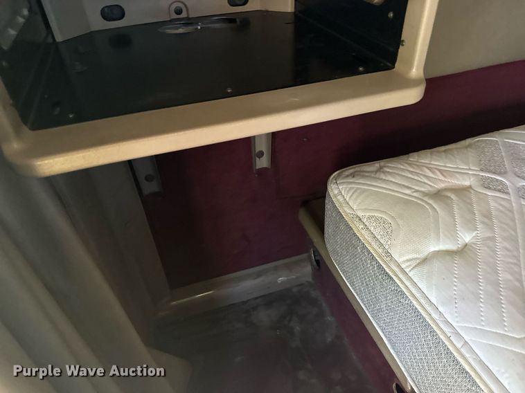 image for item DV2833 2007 International  9400i semi truck