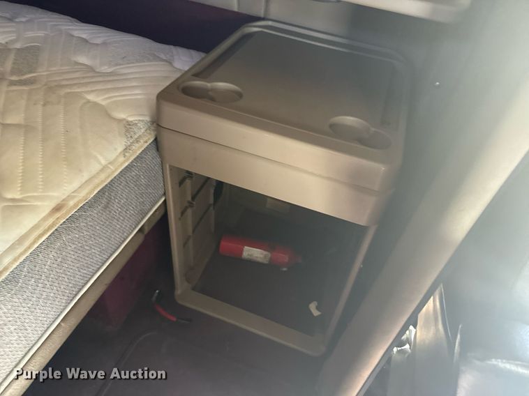 image for item DV2833 2007 International  9400i semi truck