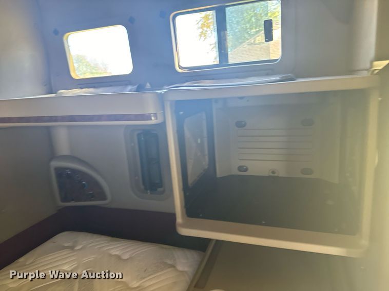 image for item DV2833 2007 International  9400i semi truck