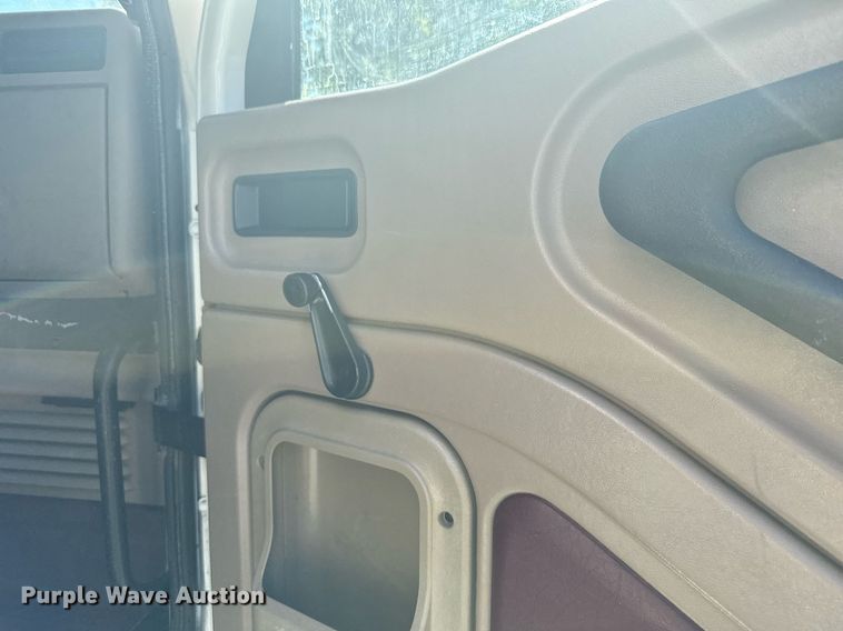 image for item DV2833 2007 International  9400i semi truck