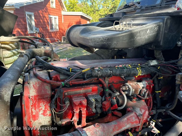 image for item DV2833 2007 International  9400i semi truck