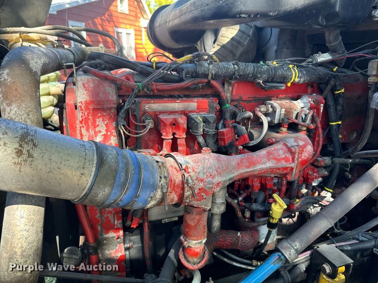 image for item DV2833 2007 International  9400i semi truck