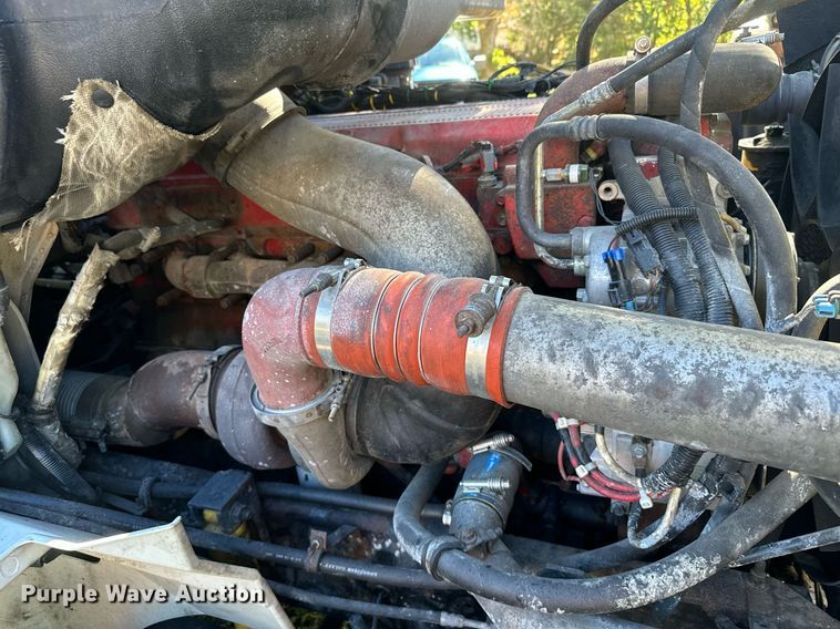 image for item DV2833 2007 International  9400i semi truck