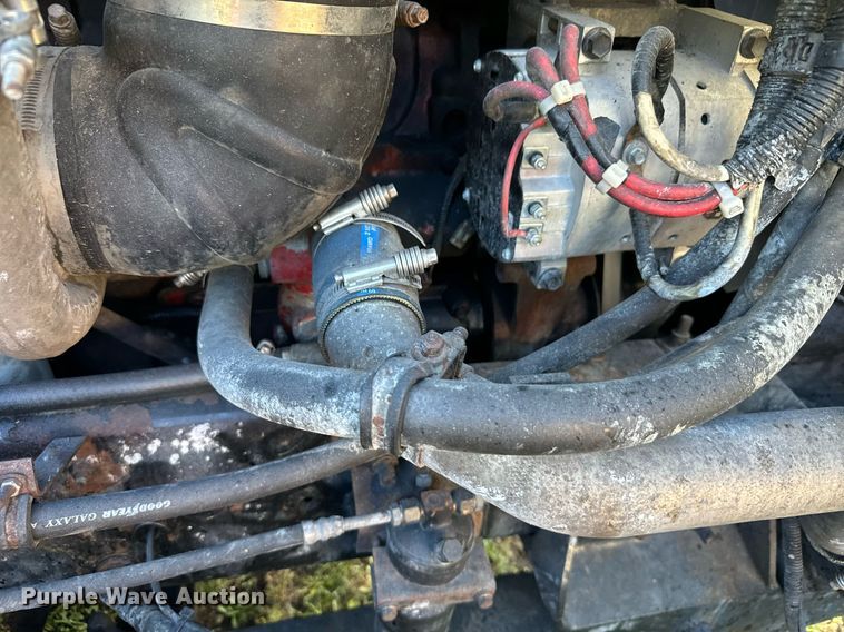 image for item DV2833 2007 International  9400i semi truck