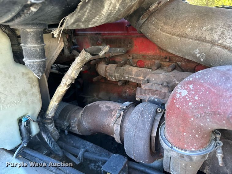 image for item DV2833 2007 International  9400i semi truck