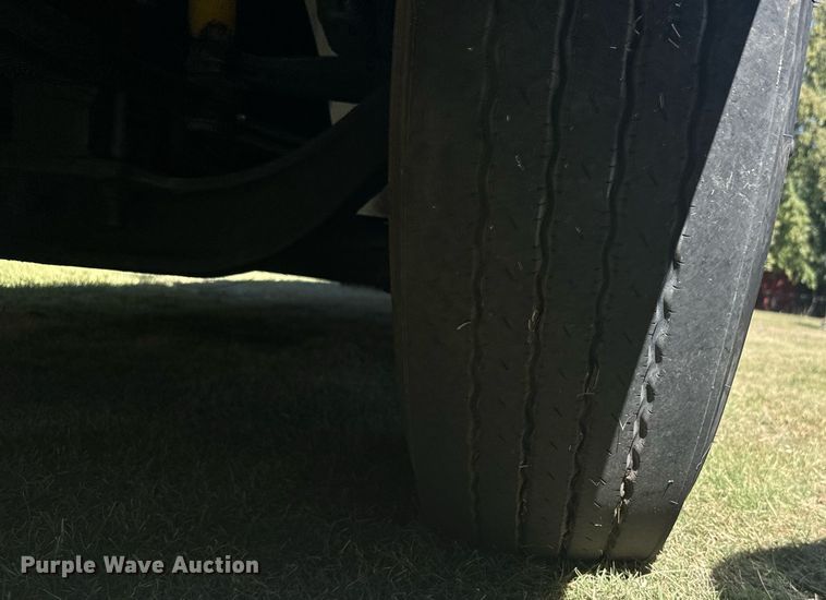 image for item DV2833 2007 International  9400i semi truck