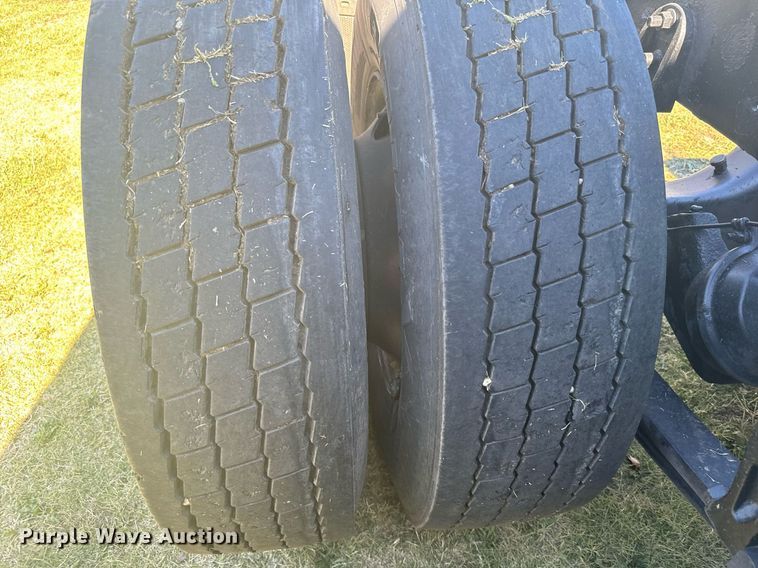 image for item DV2833 2007 International  9400i semi truck