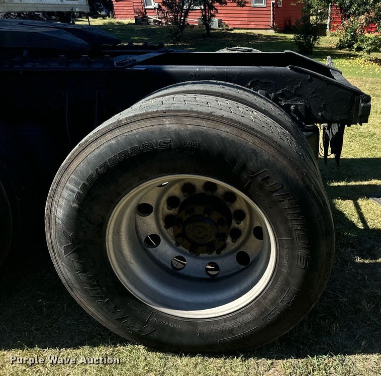 image for item DV2833 2007 International  9400i semi truck