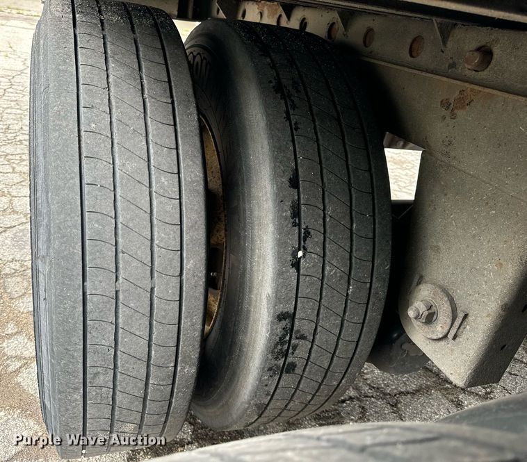 image for item DV5873 2010 Utility  dry van trailer