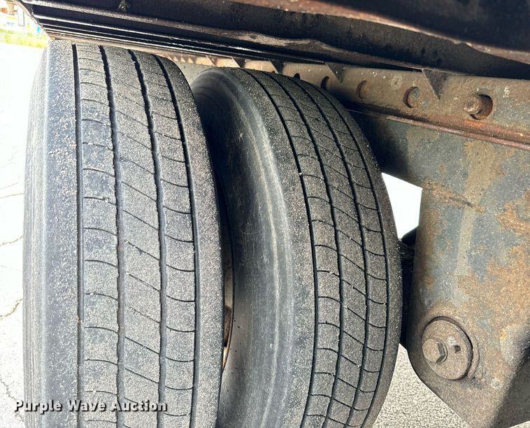 image for item DV5880 1998 Utility  dry van trailer