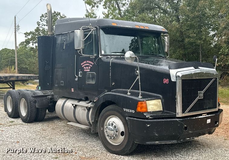 image for item DX1352 1996 Volvo WIA semi truck