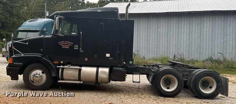 image for item DX1352 1996 Volvo WIA semi truck