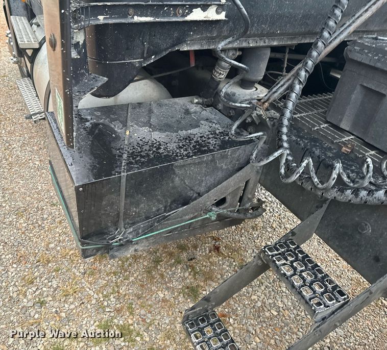 image for item DX1352 1996 Volvo WIA semi truck