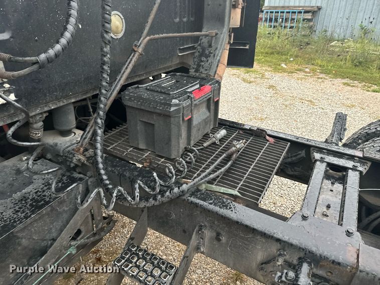 image for item DX1352 1996 Volvo WIA semi truck