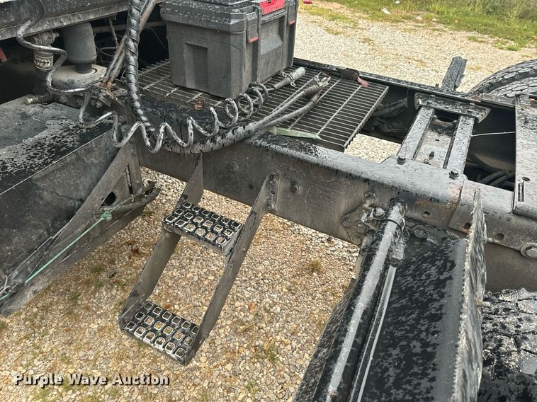 image for item DX1352 1996 Volvo WIA semi truck