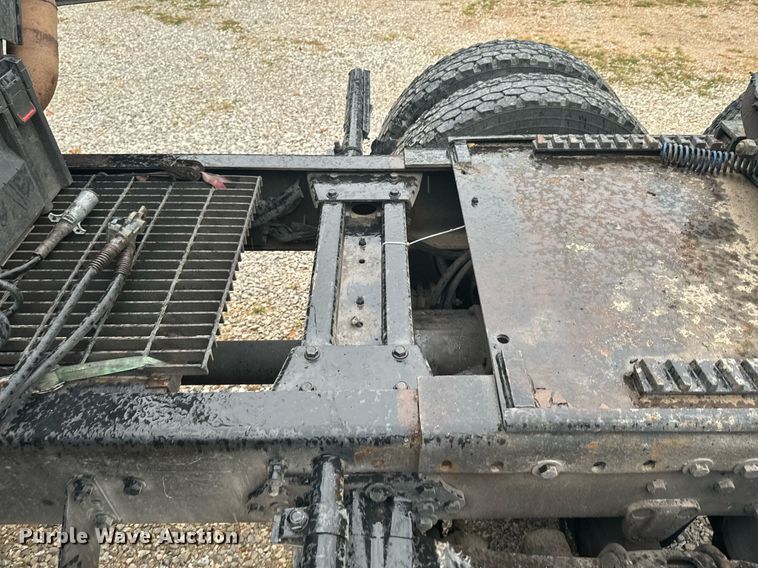 image for item DX1352 1996 Volvo WIA semi truck