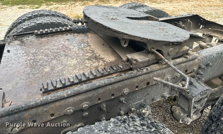 image for item DX1352 1996 Volvo WIA semi truck