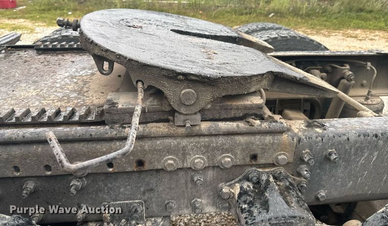 image for item DX1352 1996 Volvo WIA semi truck