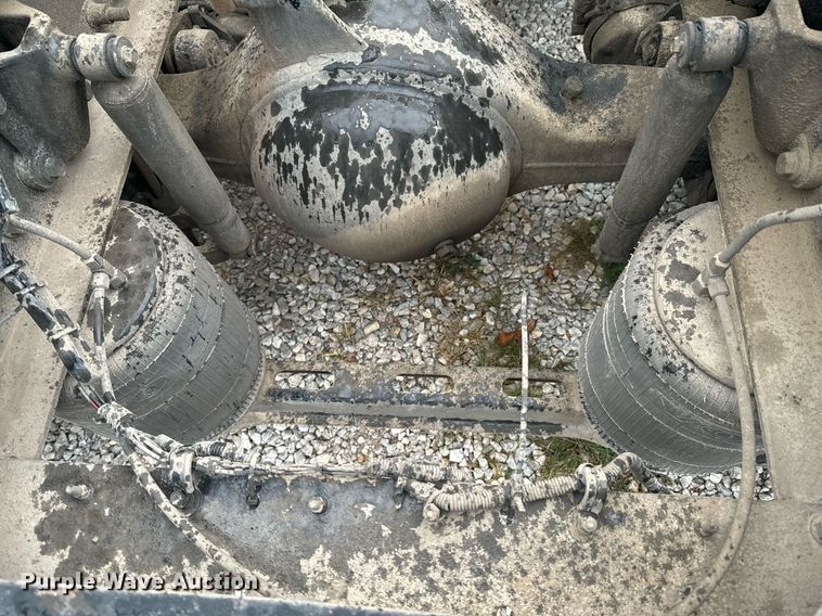 image for item DX1352 1996 Volvo WIA semi truck