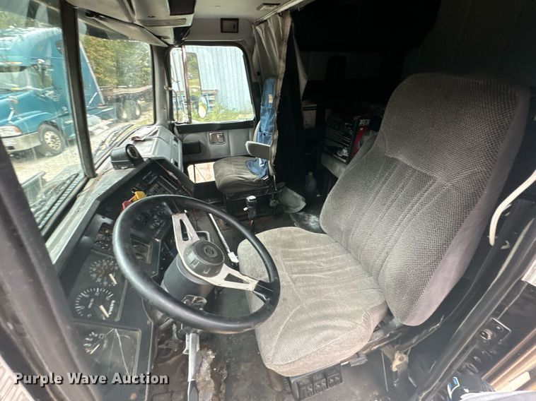 image for item DX1352 1996 Volvo WIA semi truck