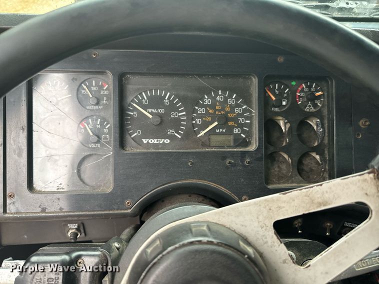 image for item DX1352 1996 Volvo WIA semi truck