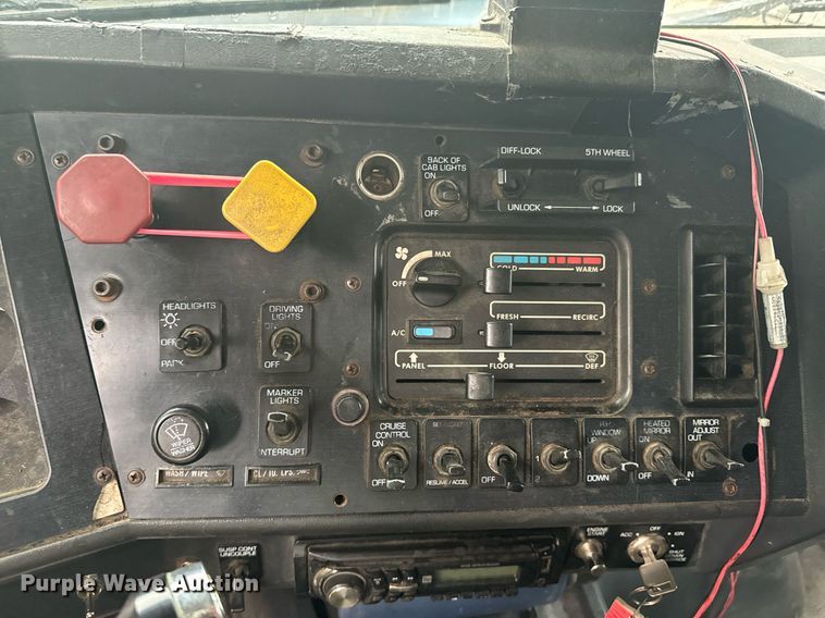 image for item DX1352 1996 Volvo WIA semi truck