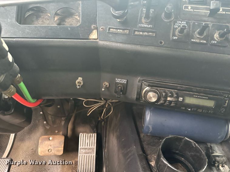 image for item DX1352 1996 Volvo WIA semi truck