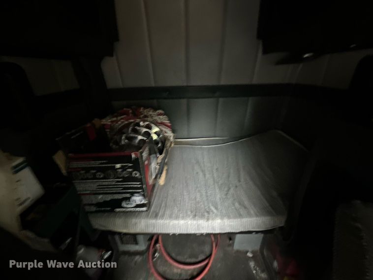 image for item DX1352 1996 Volvo WIA semi truck