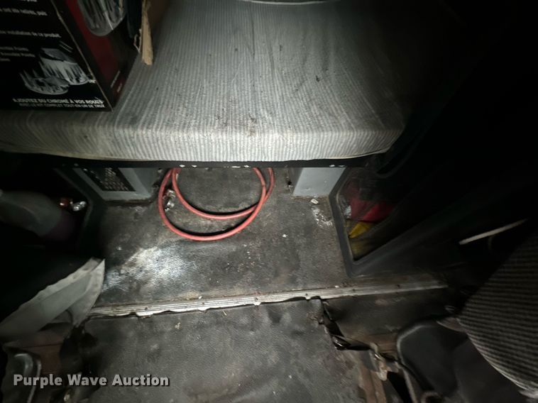 image for item DX1352 1996 Volvo WIA semi truck