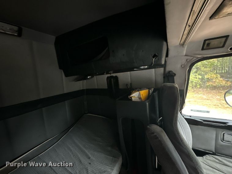 image for item DX1352 1996 Volvo WIA semi truck