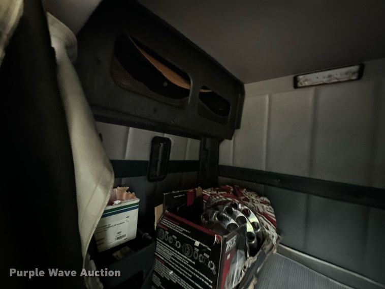 image for item DX1352 1996 Volvo WIA semi truck