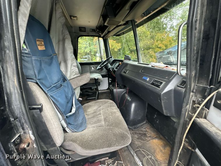 image for item DX1352 1996 Volvo WIA semi truck