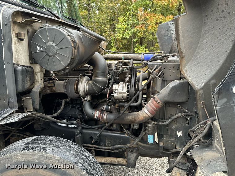 image for item DX1352 1996 Volvo WIA semi truck